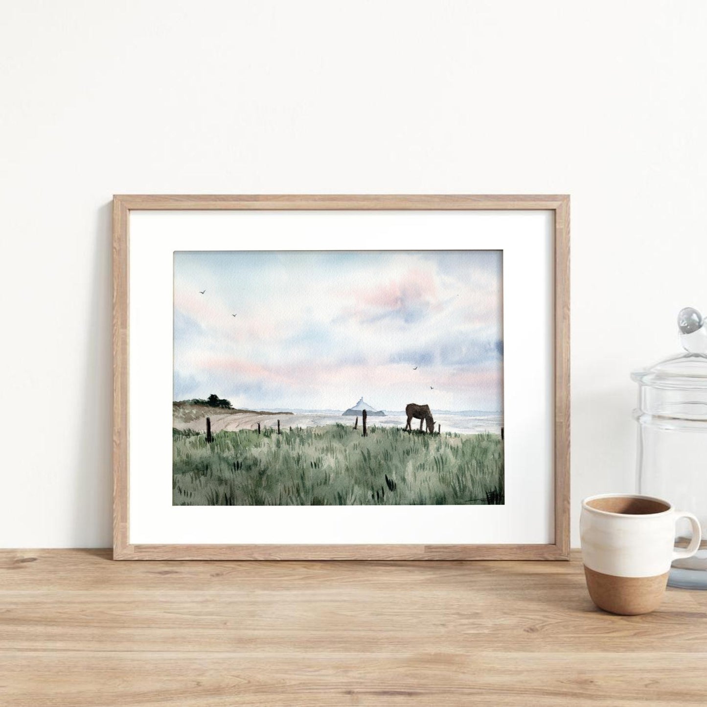 Un cheval sous les nuages colorés de Saint-Jean-le-Thomas