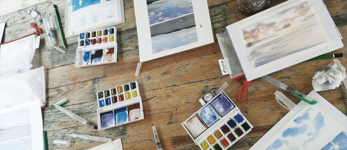 Photo d'un atelier aquarelle de paysages de bord de mer dans la Manche, à Granville.