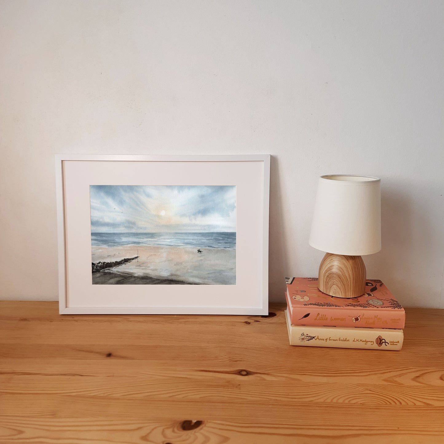 Reproduction A4 encadrée format paysage d'une aquarelle représentant un cheval galopant sur la plage de Coutainville.