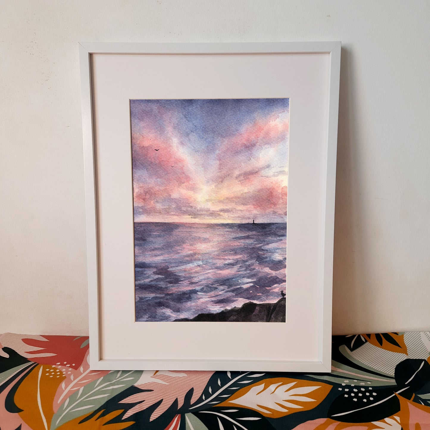 Reproduction A4 encadrée d'une aquarelle réaliste format portrait d'un coucher de soleil à Agon-Coutainville.