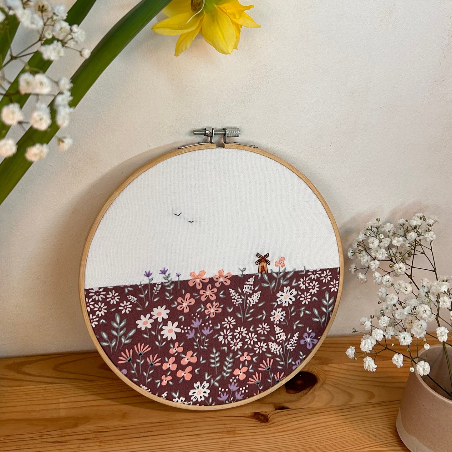 Broderie "Moulin entre les fleurs"