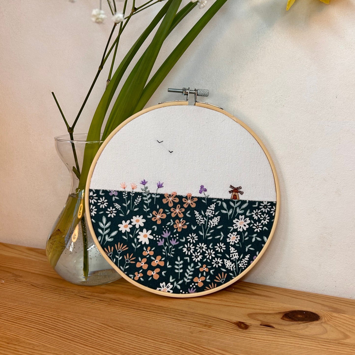 Broderie "Moulin entre les fleurs"