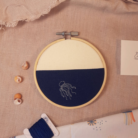 Petite broderie "Méduse"