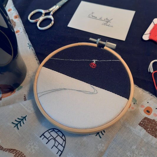 Petite broderie "Télécabine"