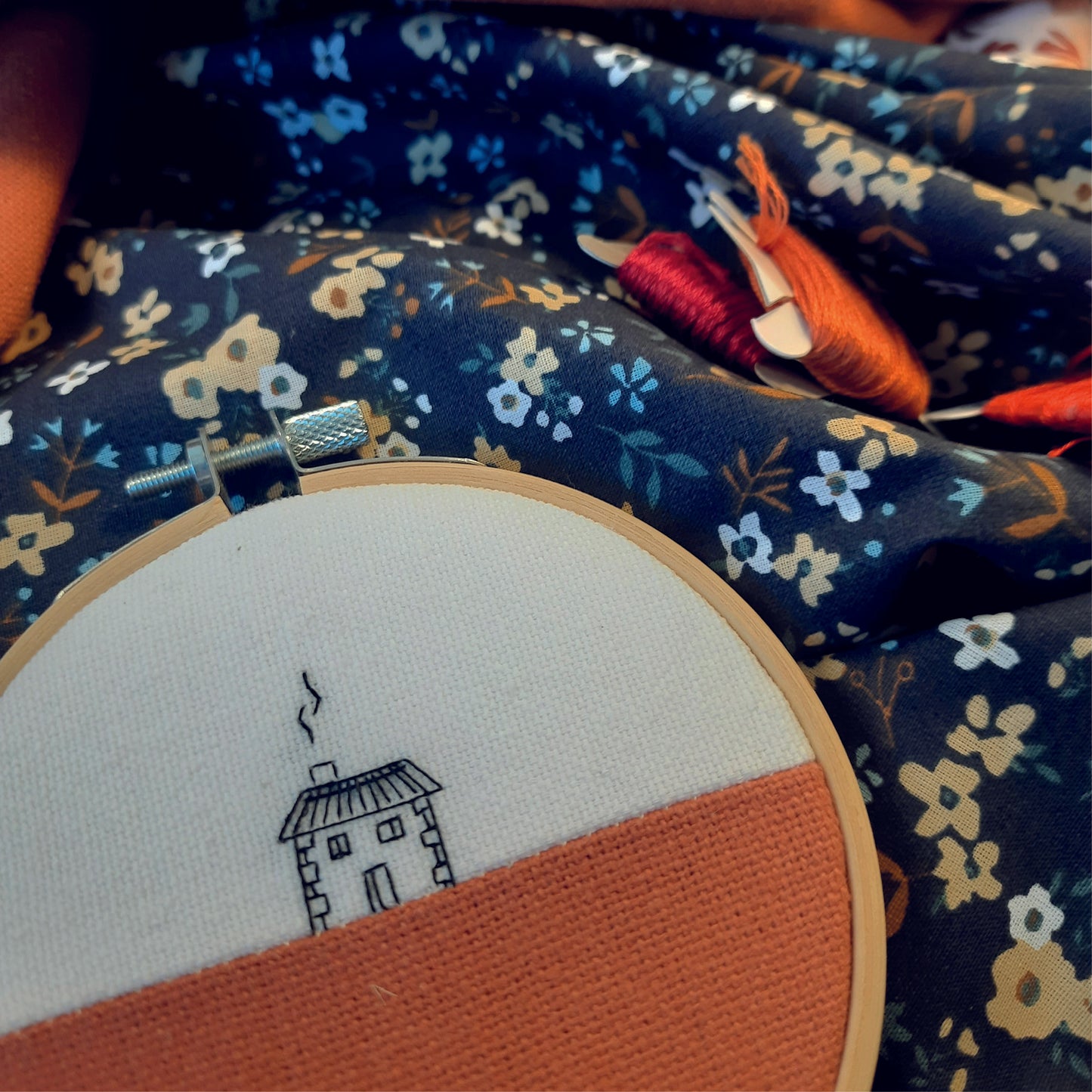 Small embroidery "Autumn has warmed the house"