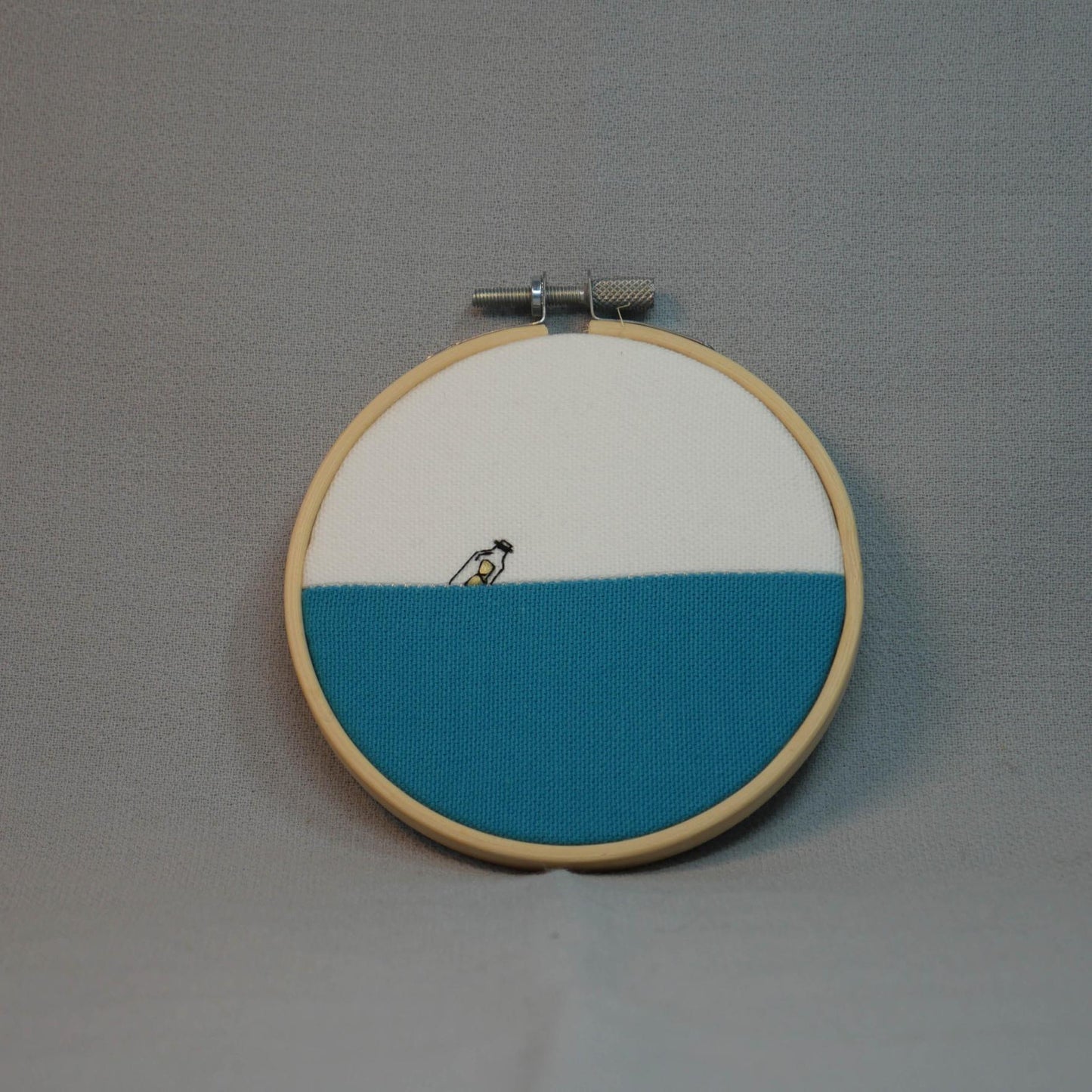 Petite broderie "Bouteille à la mer"